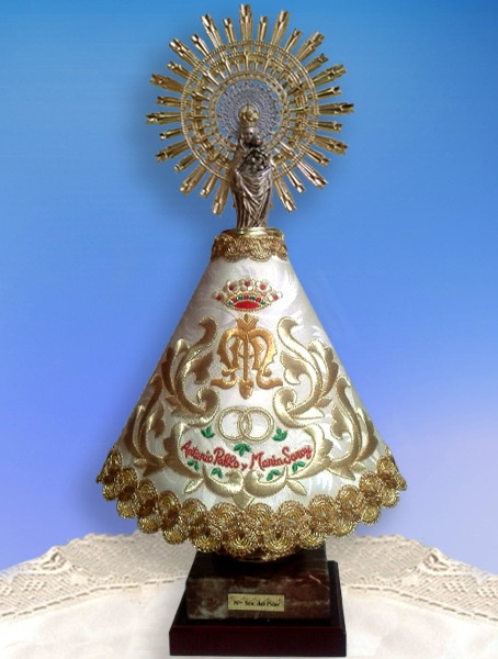 Manto personalizado con anillos de Boda